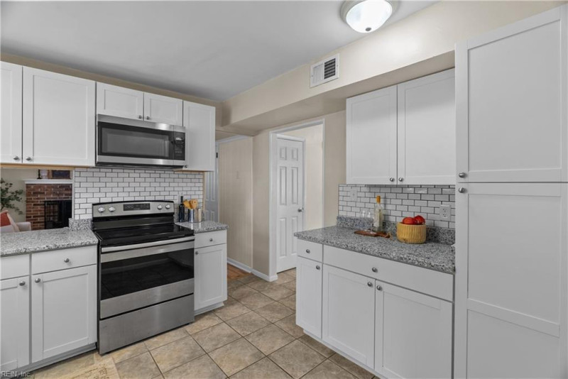 Photo 11 of 32 residential for sale in Virginia Beach virginia