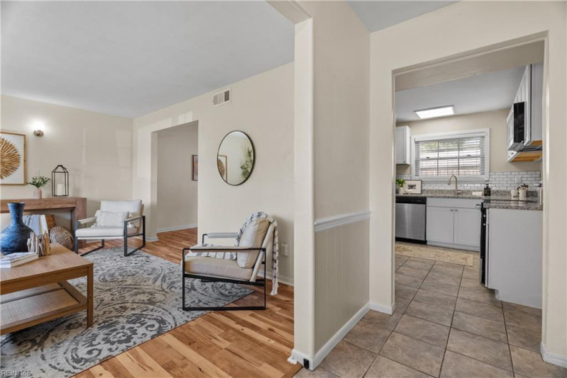 Photo 5 of 32 residential for sale in Virginia Beach virginia