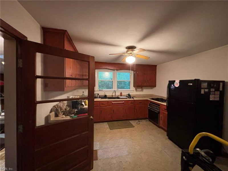 Photo 3 of 10 residential for sale in Portsmouth virginia