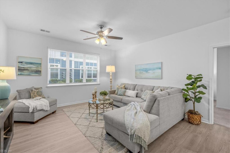 Photo 10 of 32 residential for sale in Virginia Beach virginia