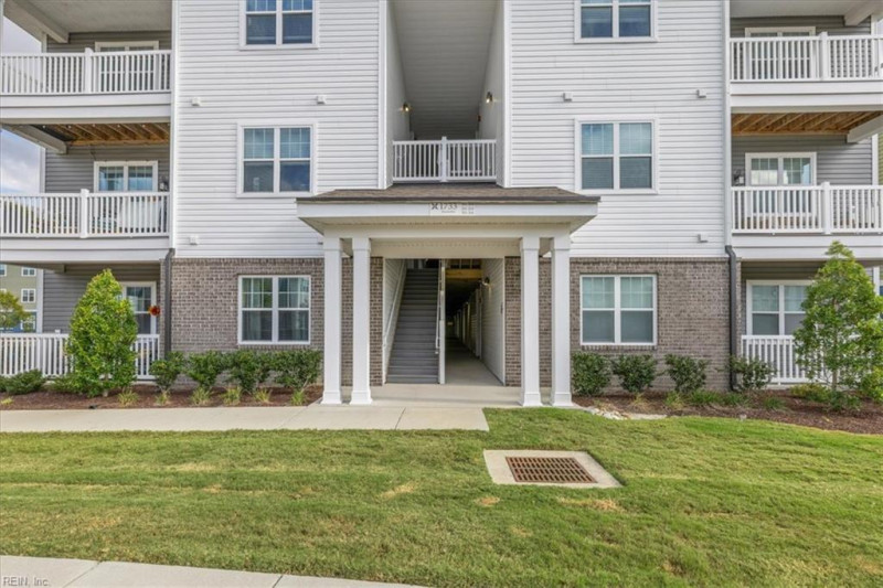 Photo 2 of 32 residential for sale in Virginia Beach virginia