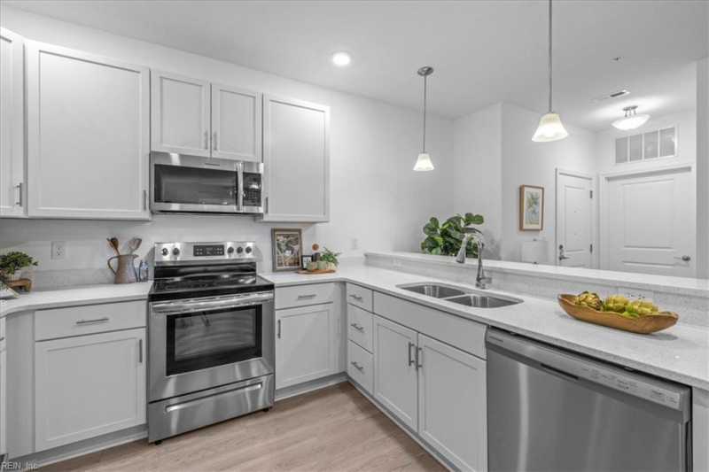 Photo 4 of 32 residential for sale in Virginia Beach virginia