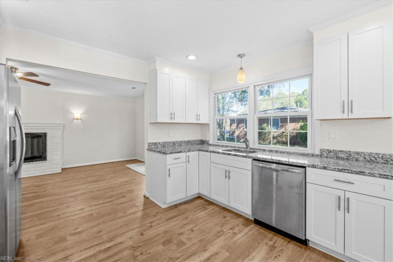 Photo 10 of 41 residential for sale in Virginia Beach virginia