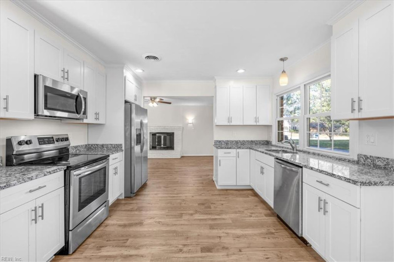 Photo 12 of 41 residential for sale in Virginia Beach virginia