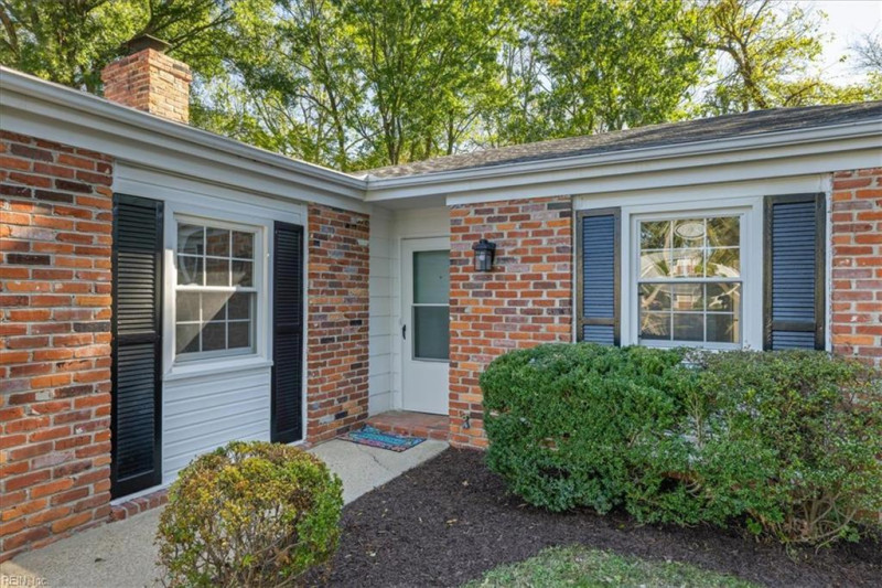 Photo 2 of 41 residential for sale in Virginia Beach virginia