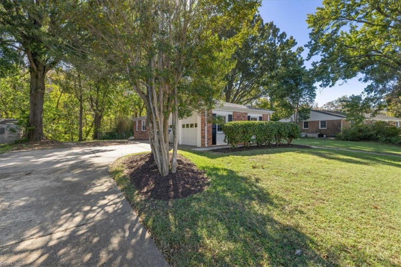 Photo 4 of 41 residential for sale in Virginia Beach virginia