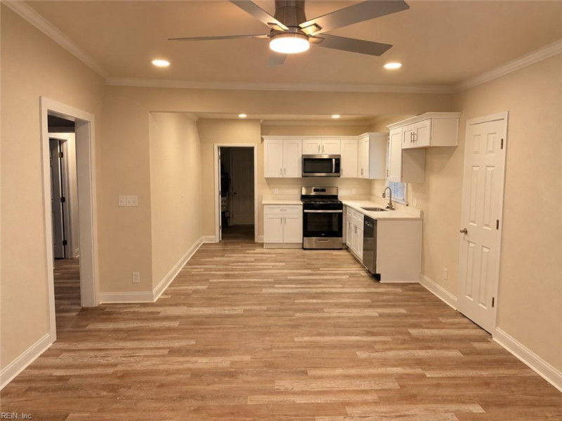 Photo 3 of 15 residential for sale in Portsmouth virginia