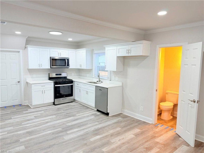 Photo 5 of 15 residential for sale in Portsmouth virginia