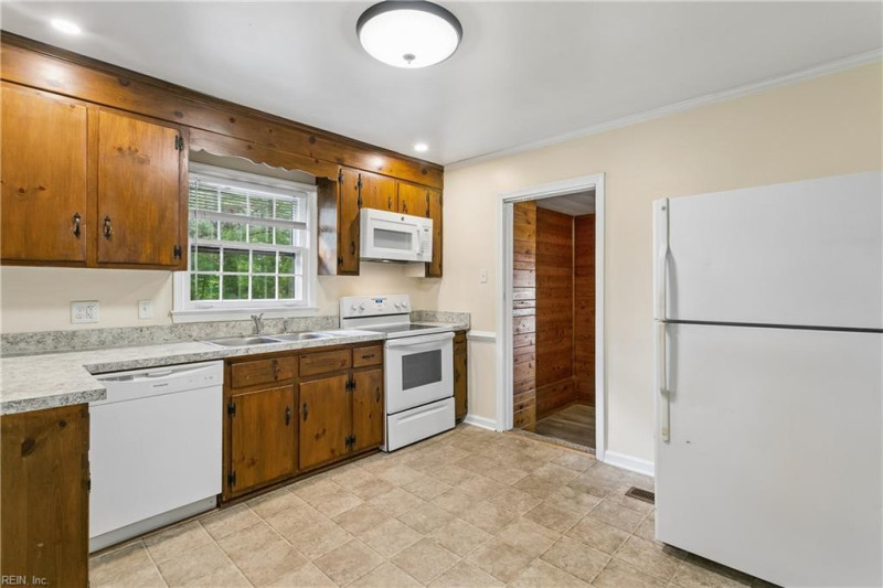 Photo 10 of 29 residential for sale in Hampton virginia