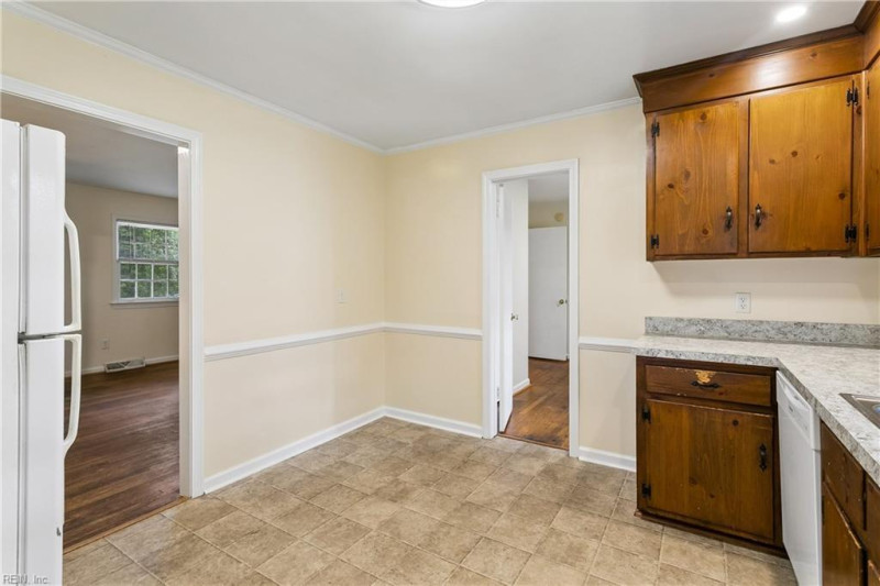 Photo 11 of 29 residential for sale in Hampton virginia