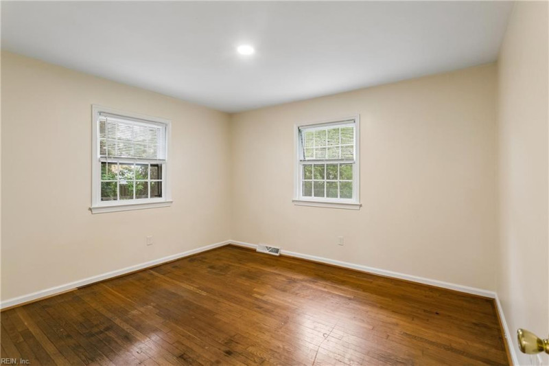 Photo 14 of 29 residential for sale in Hampton virginia