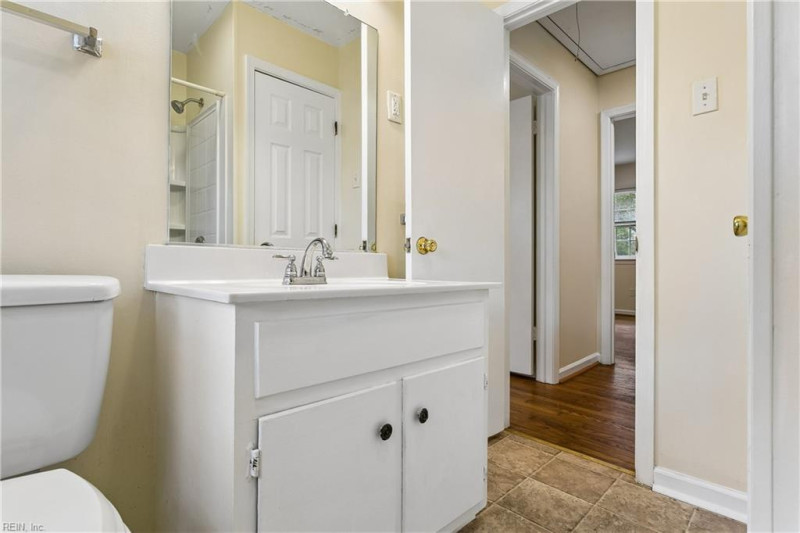 Photo 18 of 29 residential for sale in Hampton virginia
