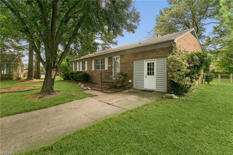 Photo 3 of 29 residential for sale in Hampton virginia