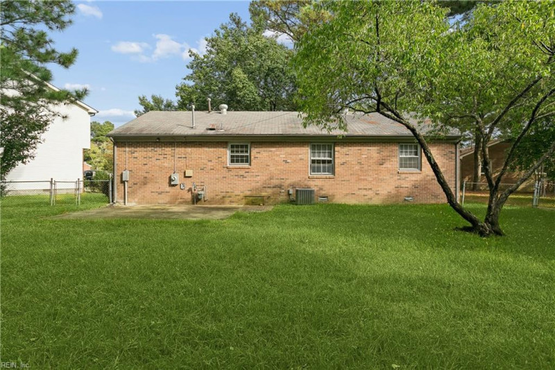 Photo 4 of 29 residential for sale in Hampton virginia
