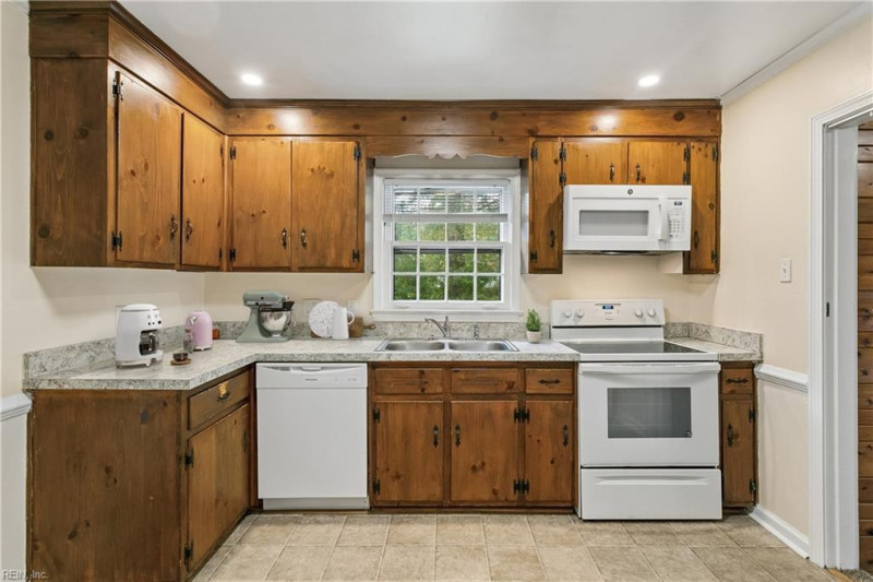 Photo 8 of 29 residential for sale in Hampton virginia