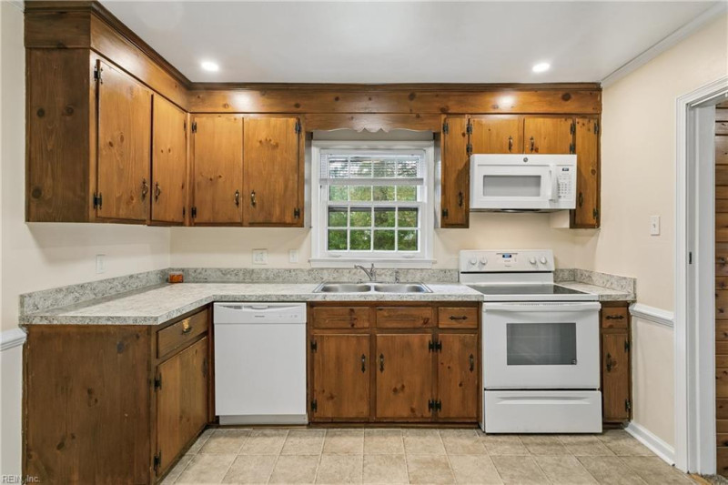 Photo 9 of 29 residential for sale in Hampton virginia