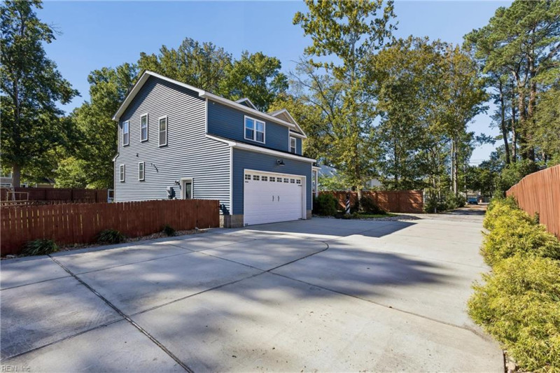 Photo 4 of 50 residential for sale in Poquoson virginia