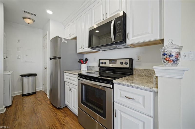 Photo 4 of 25 residential for sale in Virginia Beach virginia