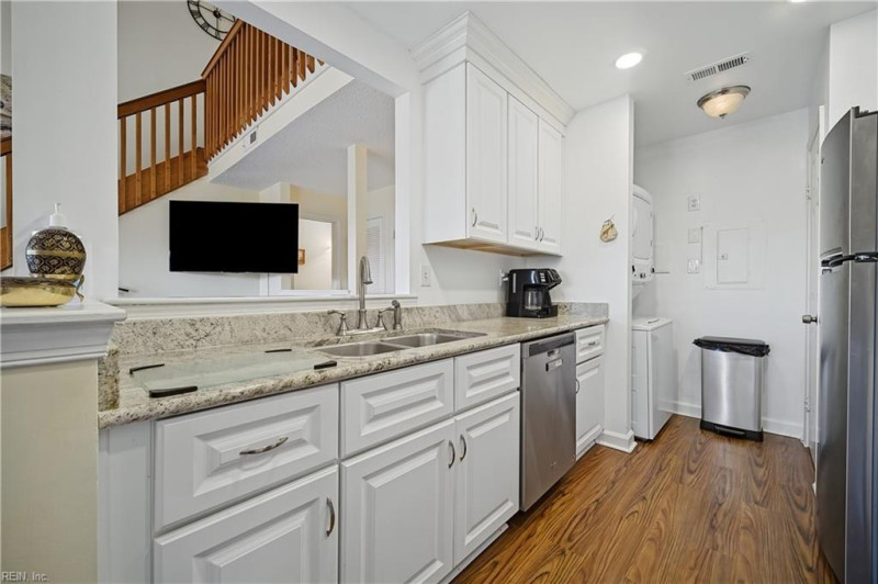 Photo 5 of 25 residential for sale in Virginia Beach virginia