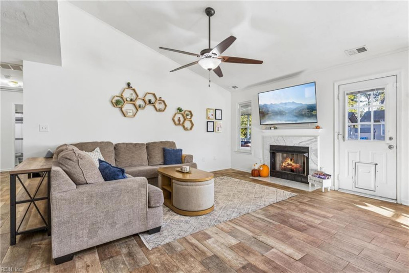 Photo 10 of 38 residential for sale in Chesapeake virginia