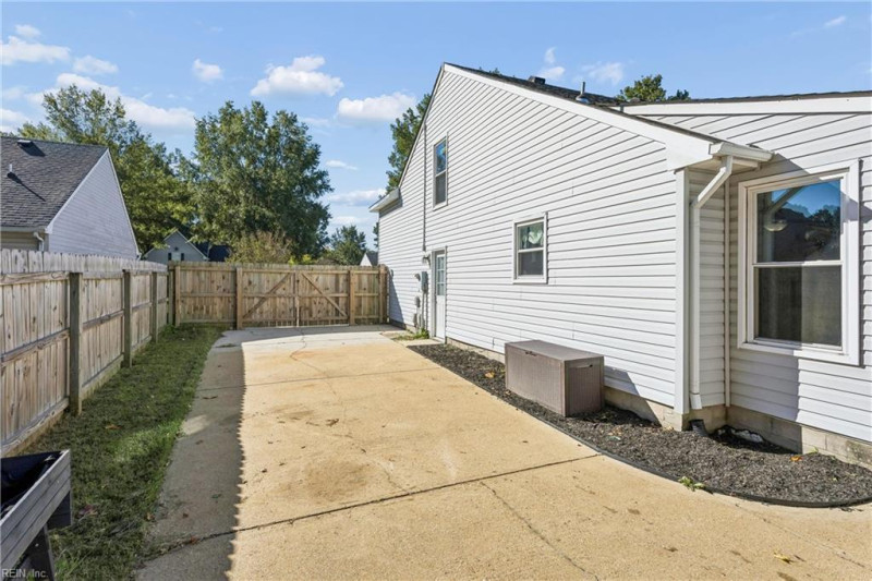 Photo 33 of 38 residential for sale in Chesapeake virginia
