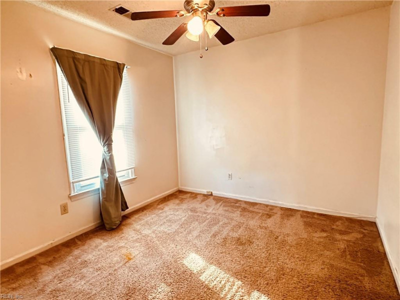 Photo 11 of 15 residential for sale in Chesapeake virginia
