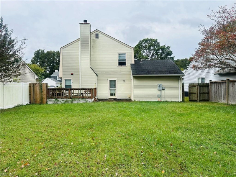 Photo 14 of 15 residential for sale in Chesapeake virginia