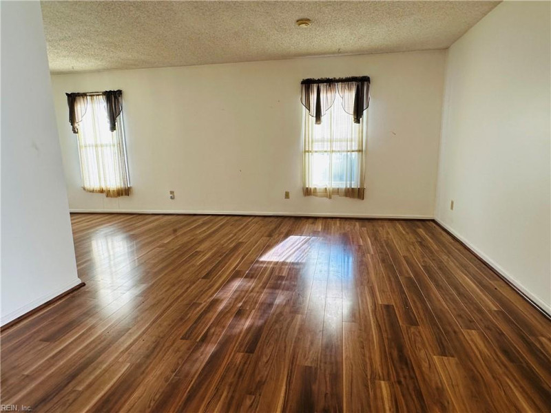 Photo 3 of 15 residential for sale in Chesapeake virginia