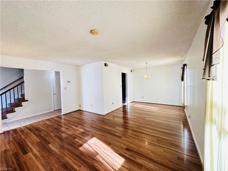 Photo 4 of 15 residential for sale in Chesapeake virginia