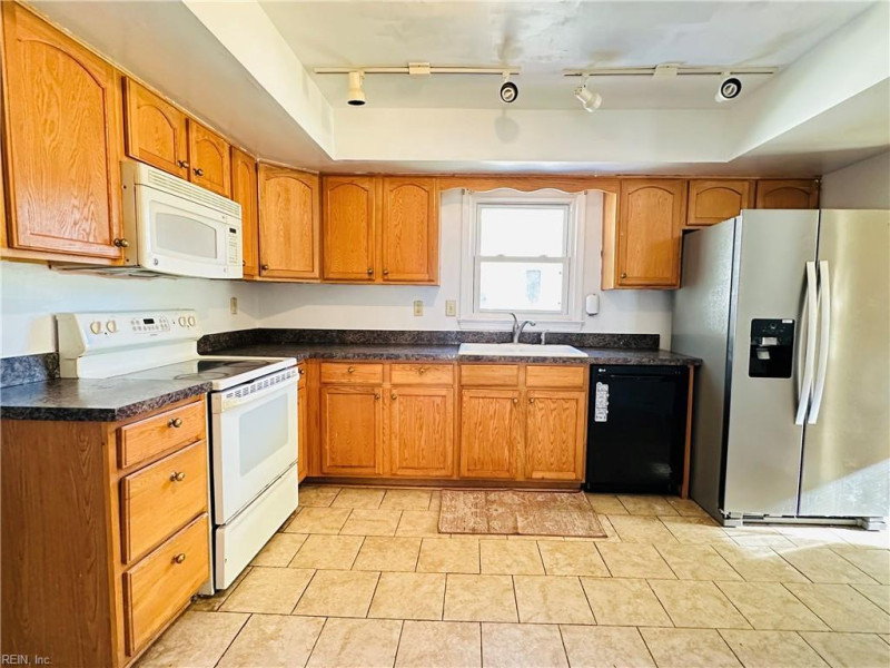 Photo 5 of 15 residential for sale in Chesapeake virginia