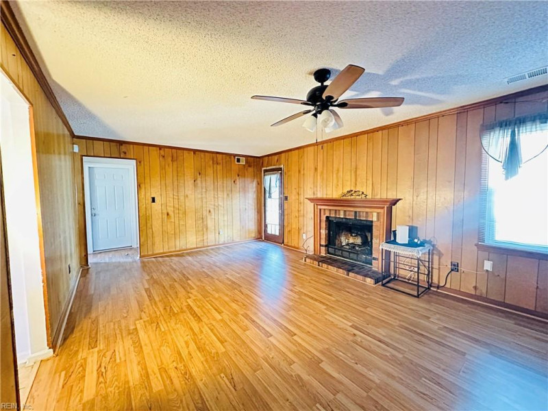 Photo 6 of 15 residential for sale in Chesapeake virginia