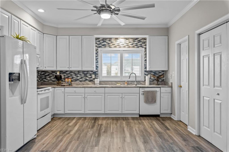 Photo 12 of 38 residential for sale in Virginia Beach virginia