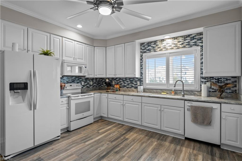 Photo 13 of 38 residential for sale in Virginia Beach virginia