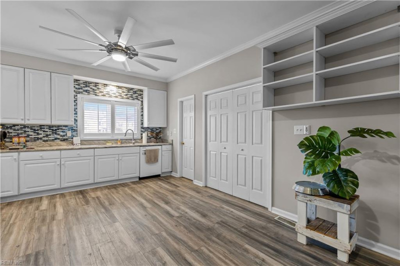 Photo 14 of 38 residential for sale in Virginia Beach virginia
