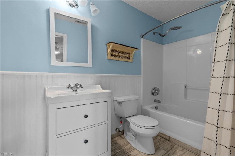 Photo 23 of 38 residential for sale in Virginia Beach virginia