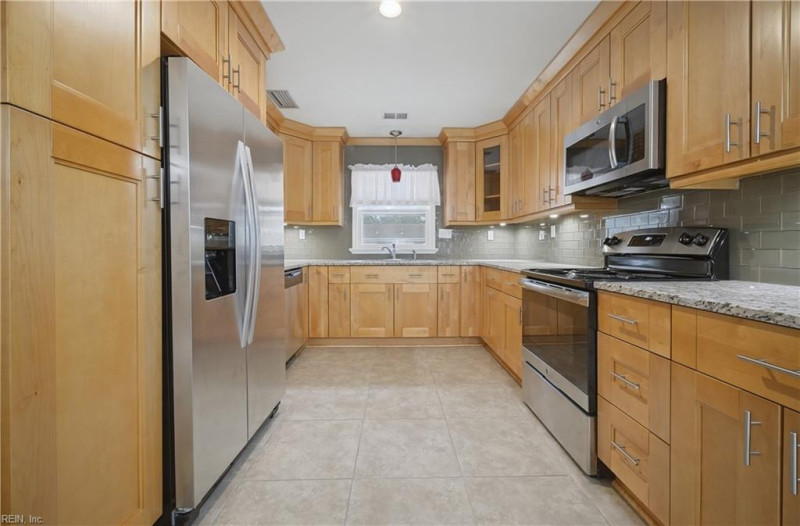 Photo 6 of 32 residential for sale in Norfolk virginia
