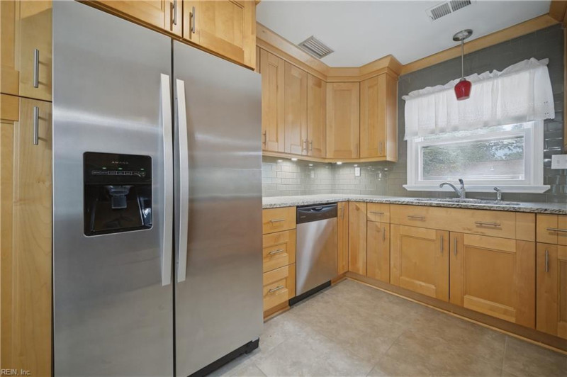Photo 7 of 32 residential for sale in Norfolk virginia