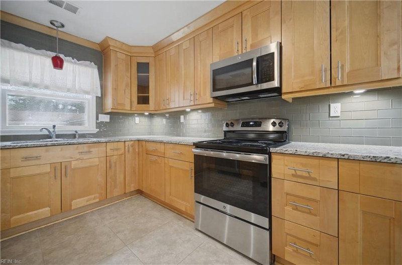 Photo 8 of 32 residential for sale in Norfolk virginia