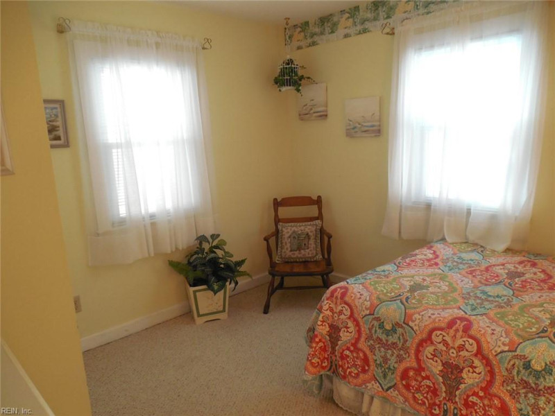 Photo 10 of 21 residential for sale in Gloucester County virginia