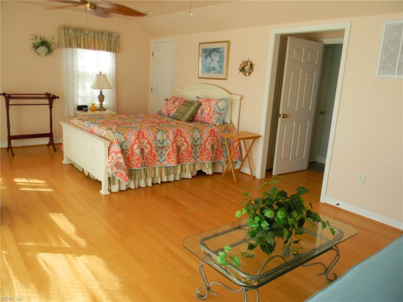 Photo 14 of 21 residential for sale in Gloucester County virginia