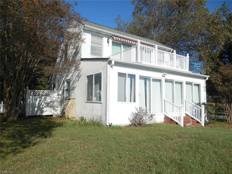 Photo 3 of 21 residential for sale in Gloucester County virginia