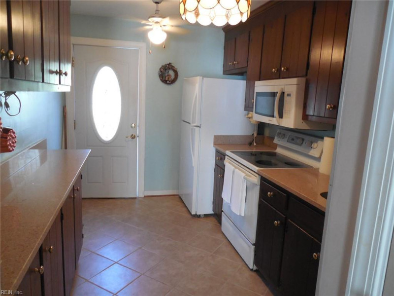 Photo 5 of 21 residential for sale in Gloucester County virginia
