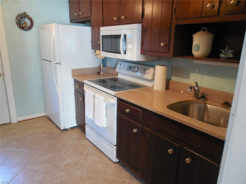 Photo 6 of 21 residential for sale in Gloucester County virginia