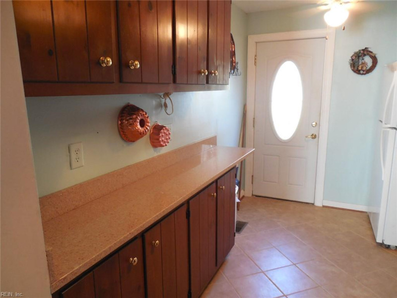 Photo 7 of 21 residential for sale in Gloucester County virginia