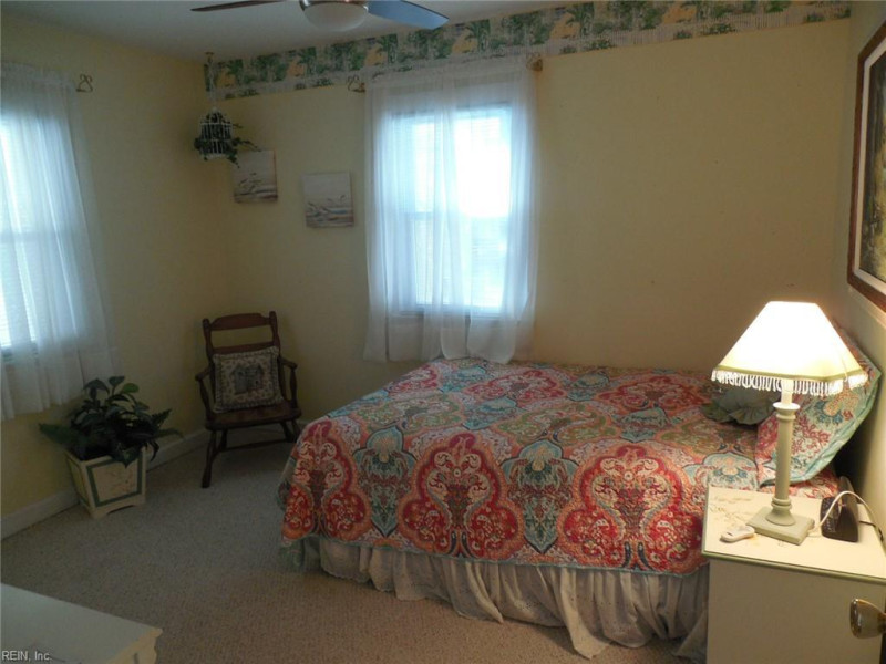 Photo 9 of 21 residential for sale in Gloucester County virginia