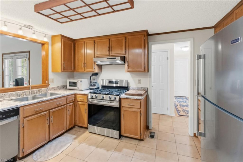 Photo 11 of 38 residential for sale in Gloucester County virginia