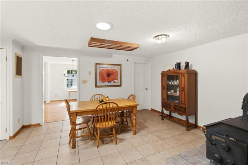 Photo 14 of 38 residential for sale in Gloucester County virginia