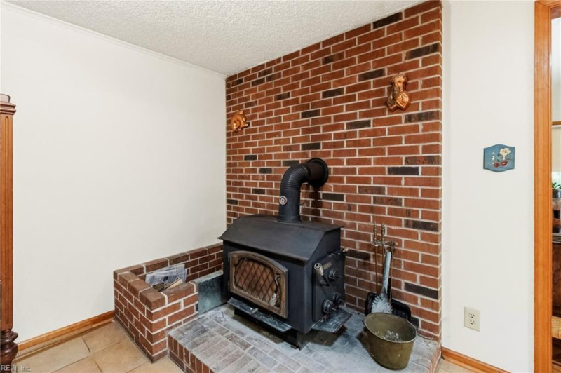Photo 15 of 38 residential for sale in Gloucester County virginia