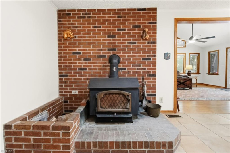 Photo 16 of 38 residential for sale in Gloucester County virginia