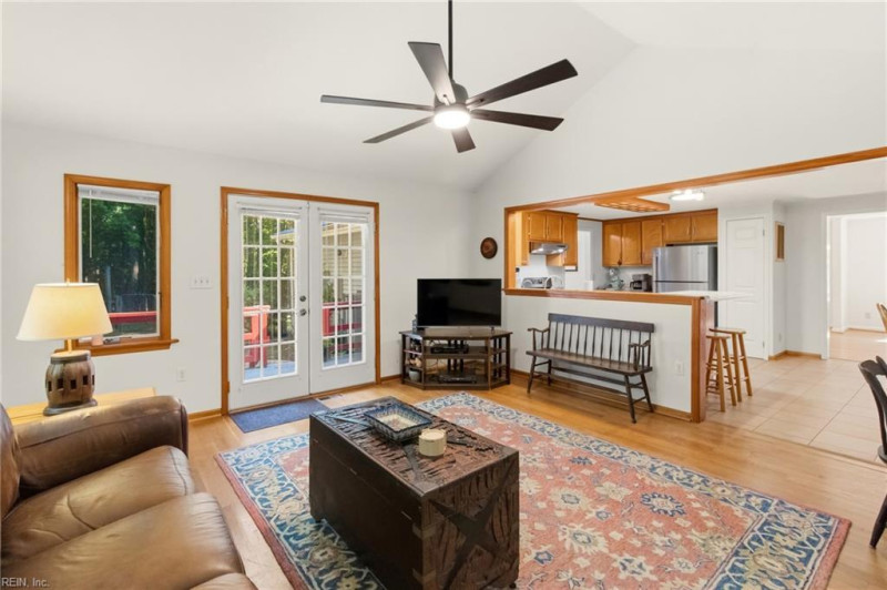Photo 18 of 38 residential for sale in Gloucester County virginia
